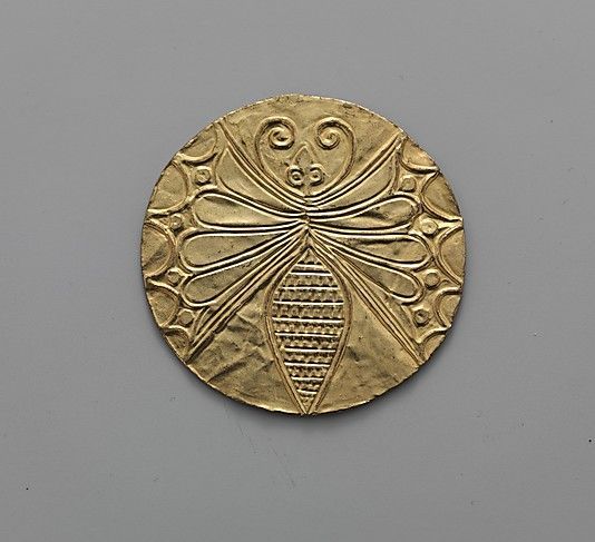 złoty dysk z owadem