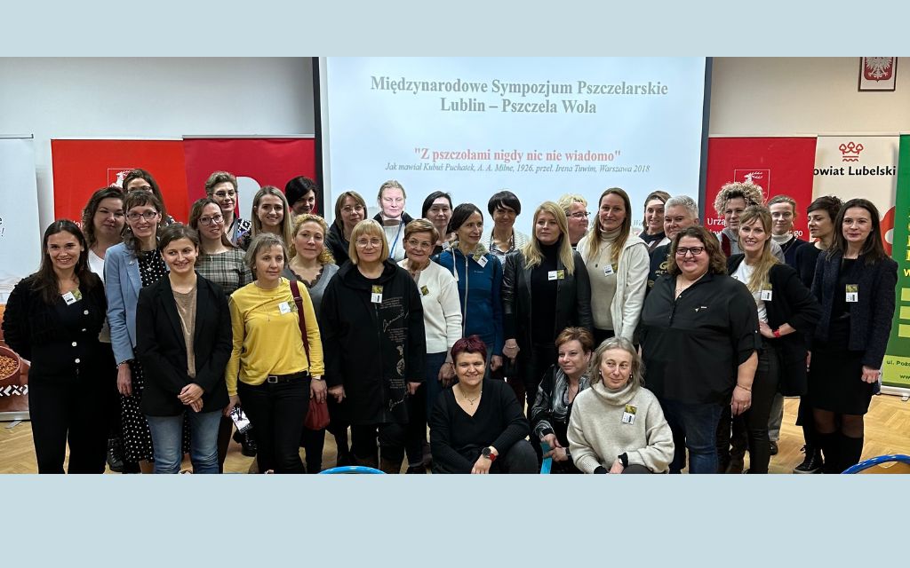 Pszczelarki w pszczelej woli