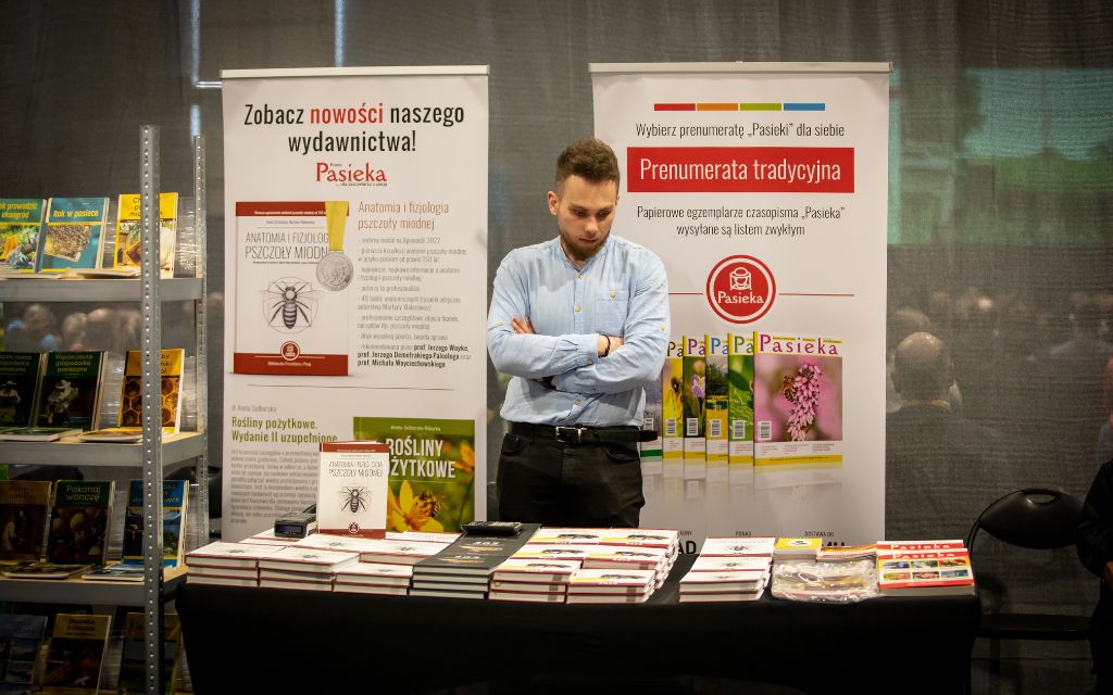 stoisko wydawnictwa pasieka