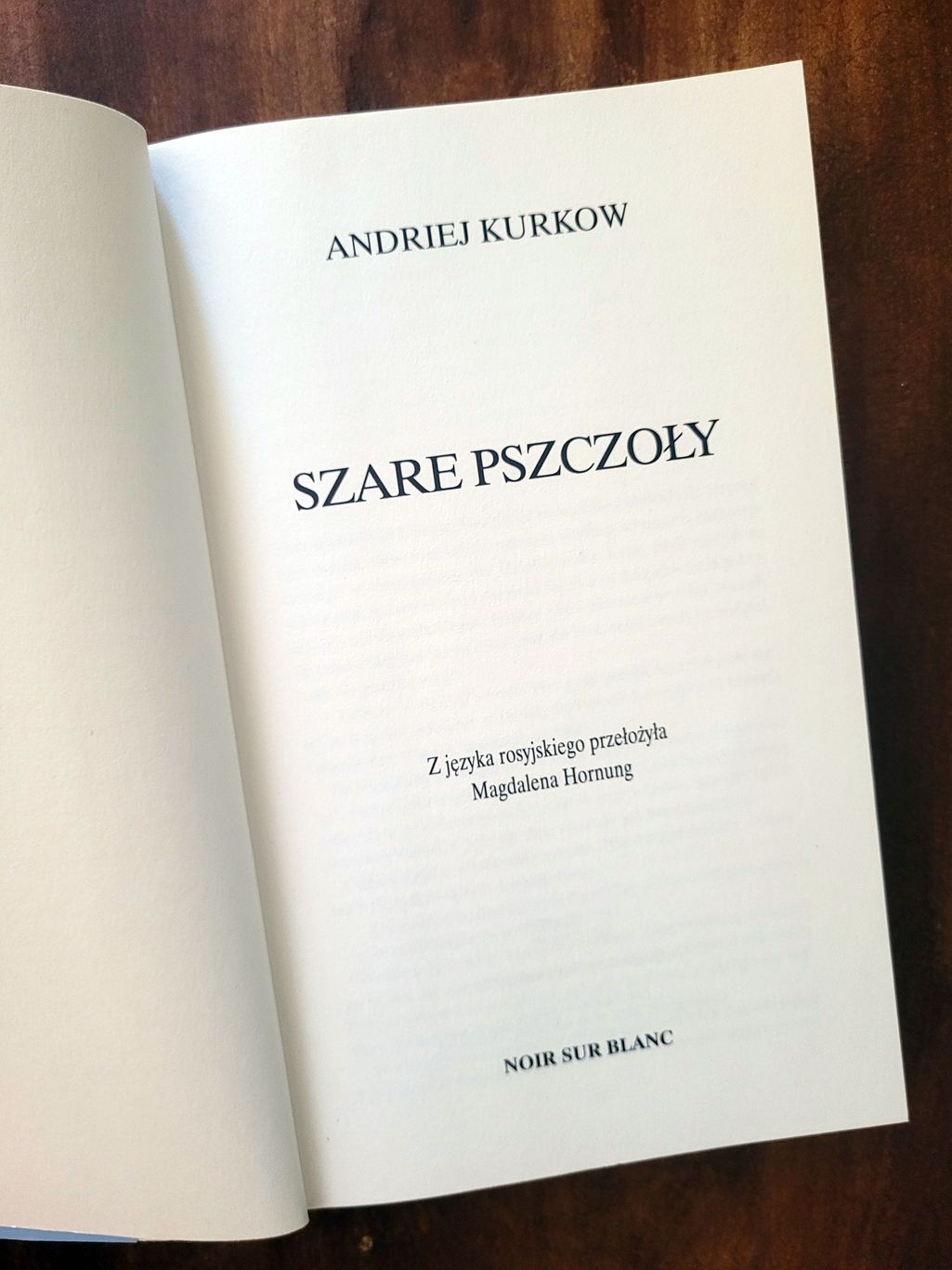 książka szare pszczoły