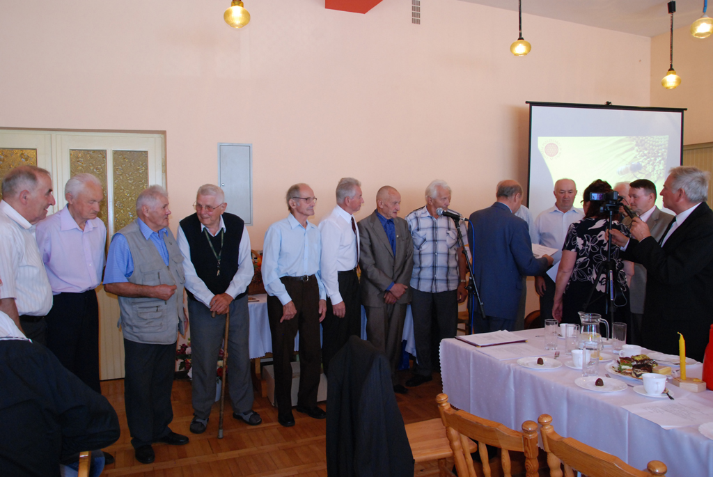 Pasieka nr 82 (ocena-zasluzonych-czlonkow-kola-w-wisle.jpg)