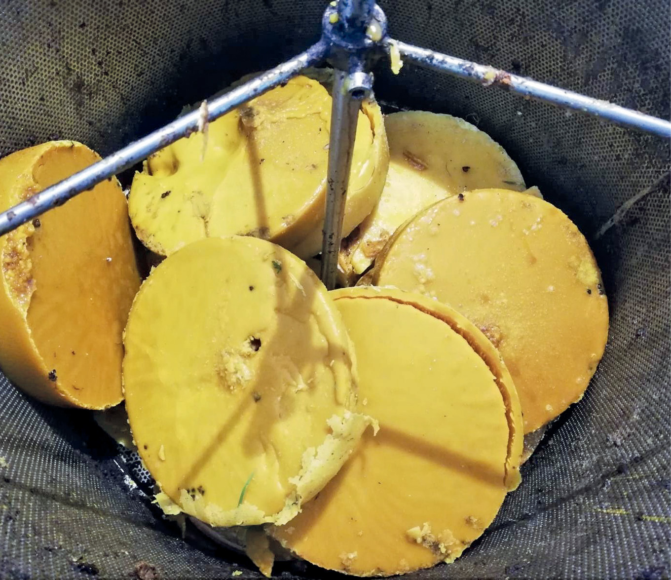 Dlaczego wosk jest taki ciemny?