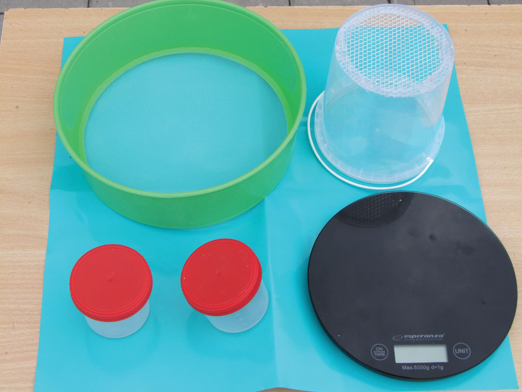 Pokonaj Warrozę (zestaw-handlowy-do-metody-pudrowej.jpg)