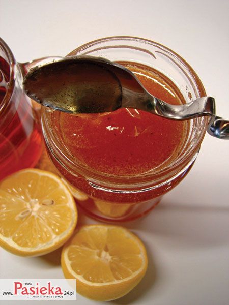 łyżka na słoiku z miodem